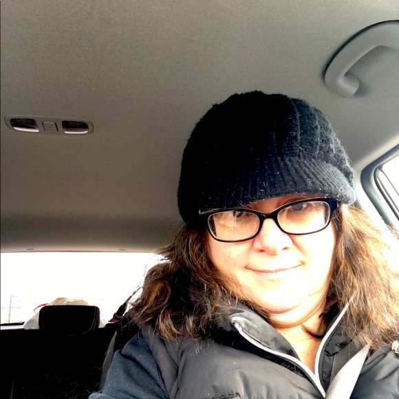 Meet your Posher, Debra - Picture 2 of 4